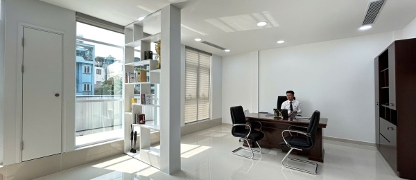 Giải Pháp Bàn Lãnh Đạo Sang Trọng Cho Giám Đốc Ngân Hàng Sacombank